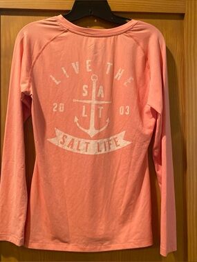 Salt Life Women’s Light Salmon V-Neck Live The Salt Life L/S DriFit Shirt Small